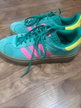 Adidas Gazelle Bold W JH9668 Green Pink Platform Sneakers Men’s 8- worn twice